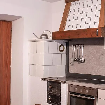 Lutonia Apartment *